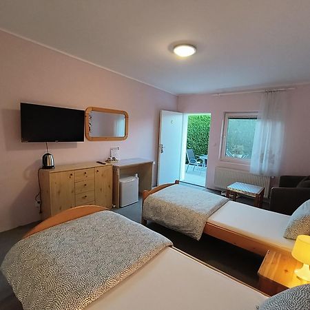 Cozy Room With Garden In Bratislava Extérieur photo