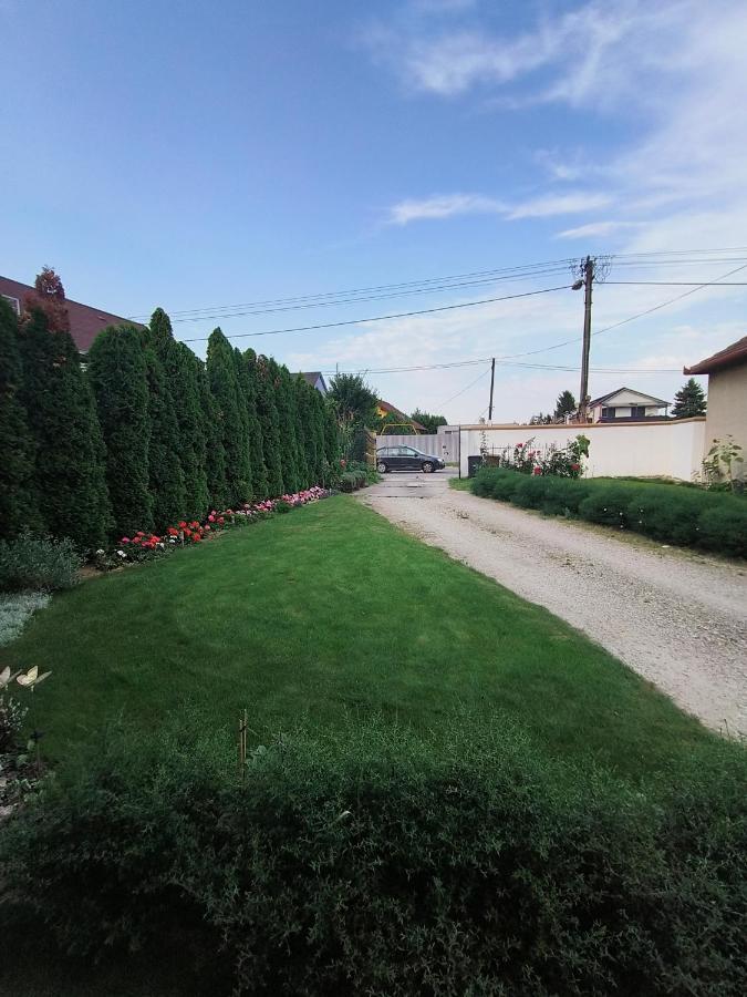 Cozy Room With Garden In Bratislava Extérieur photo