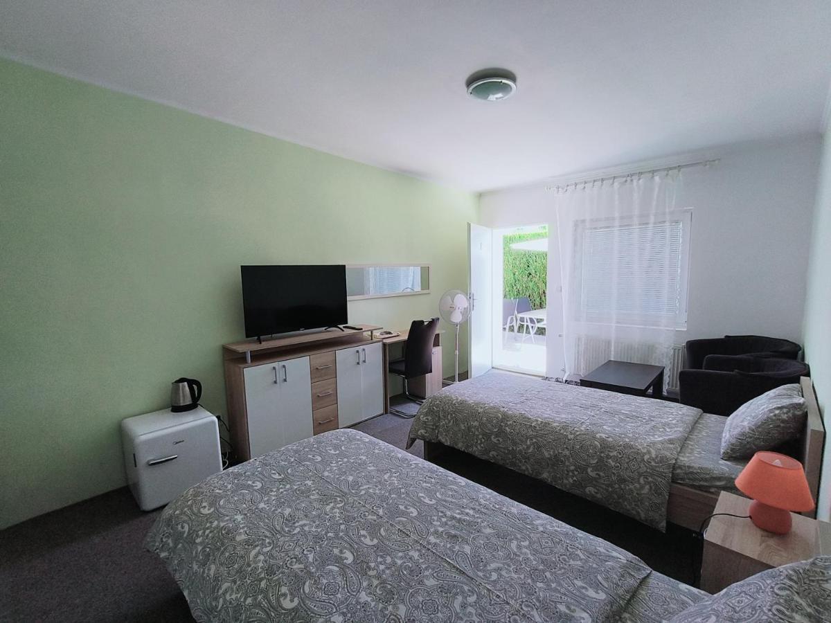 Cozy Room With Garden In Bratislava Extérieur photo