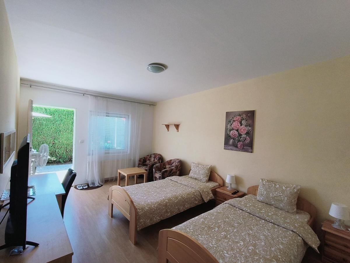 Cozy Room With Garden In Bratislava Extérieur photo