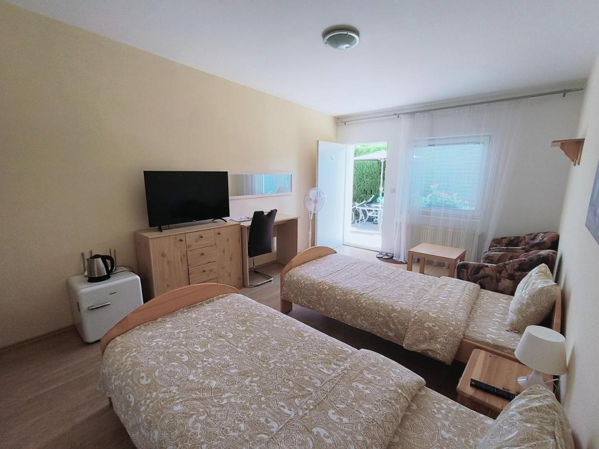 Cozy Room With Garden In Bratislava Extérieur photo