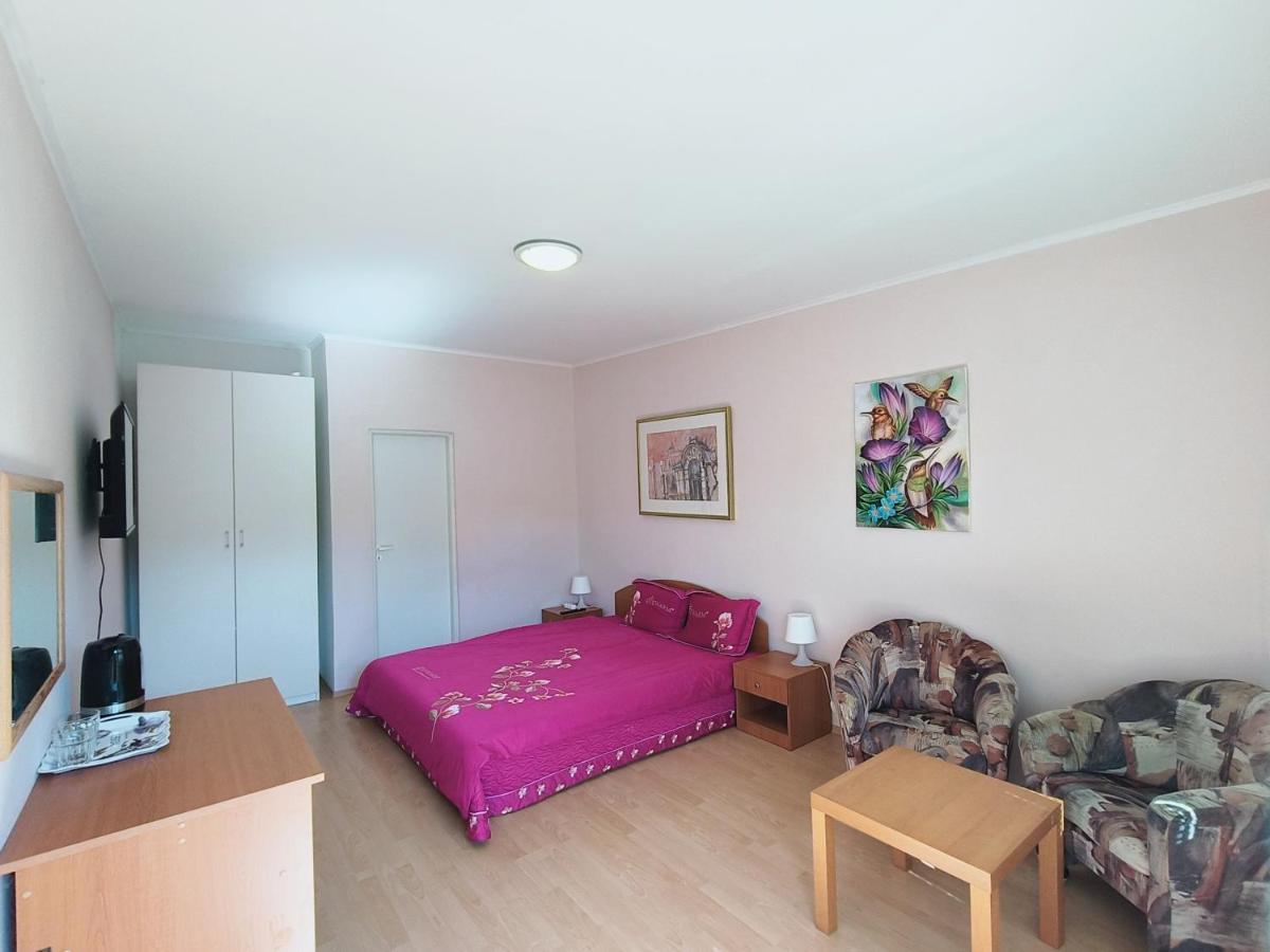 Cozy Room With Garden In Bratislava Extérieur photo