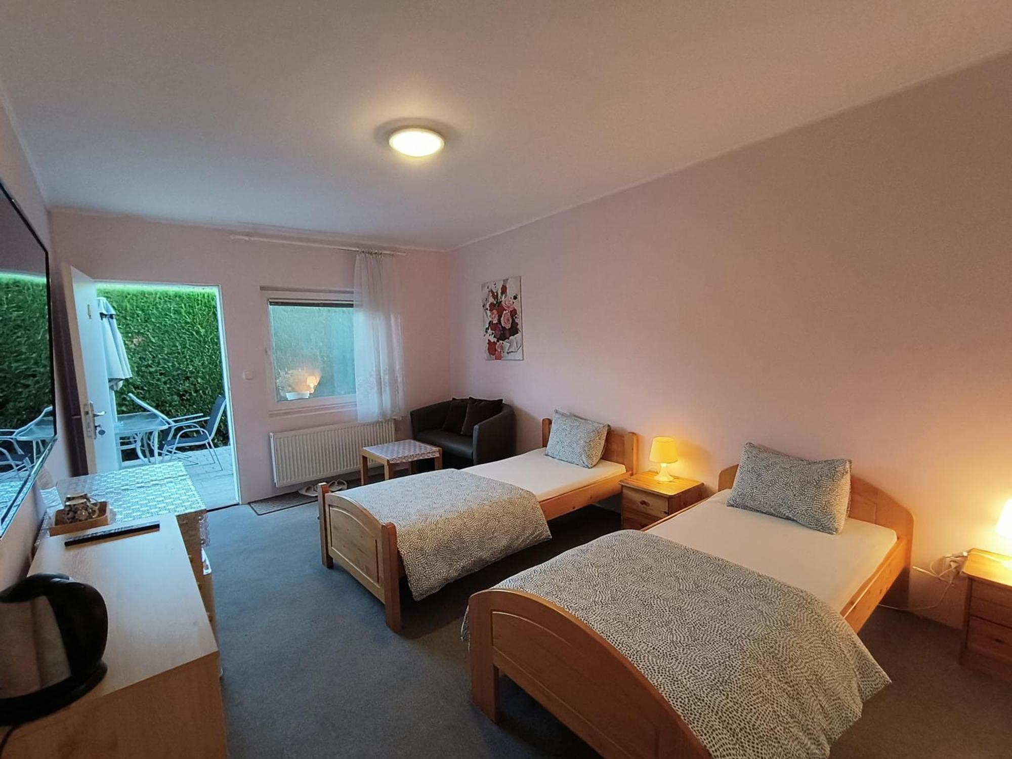 Cozy Room With Garden In Bratislava Extérieur photo