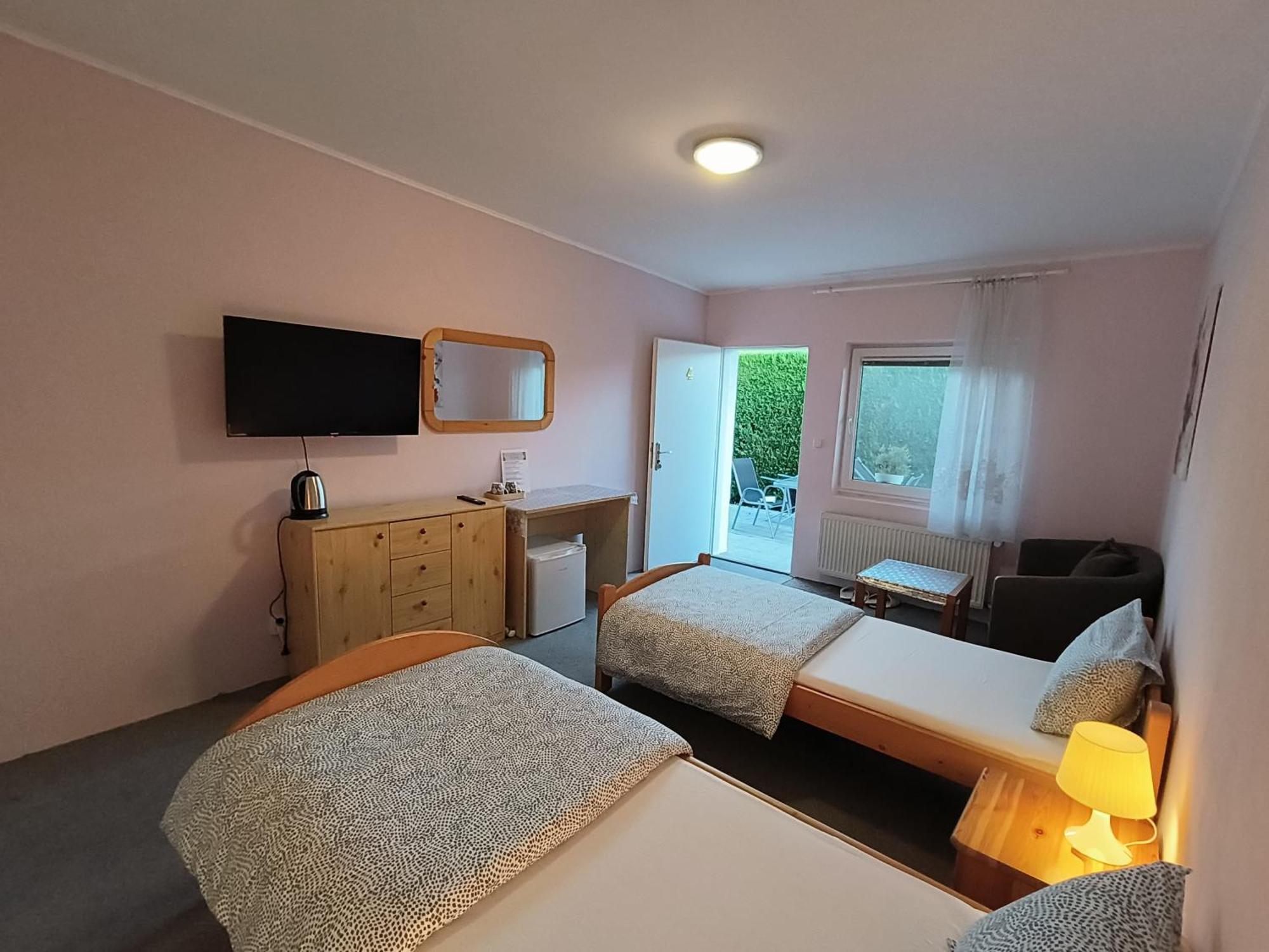 Cozy Room With Garden In Bratislava Extérieur photo