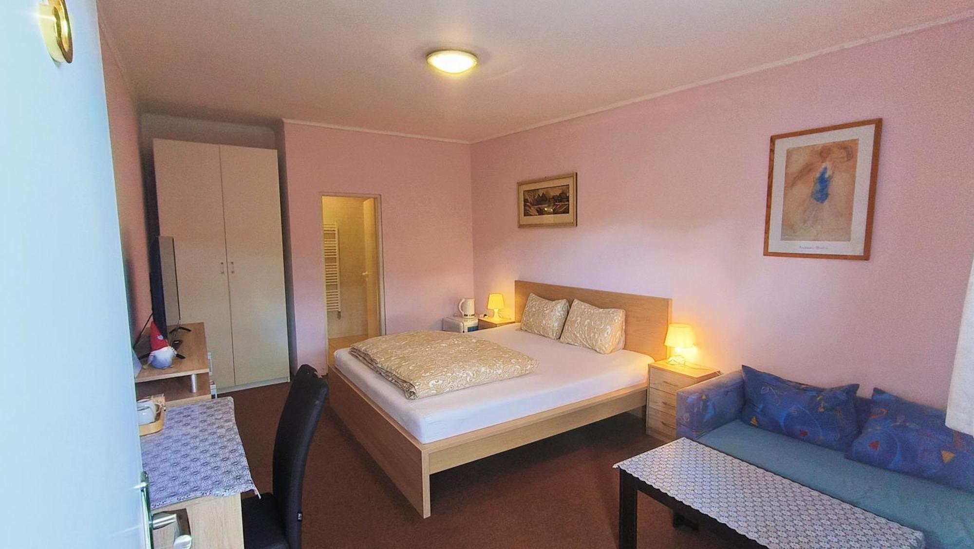 Cozy Room With Garden In Bratislava Extérieur photo