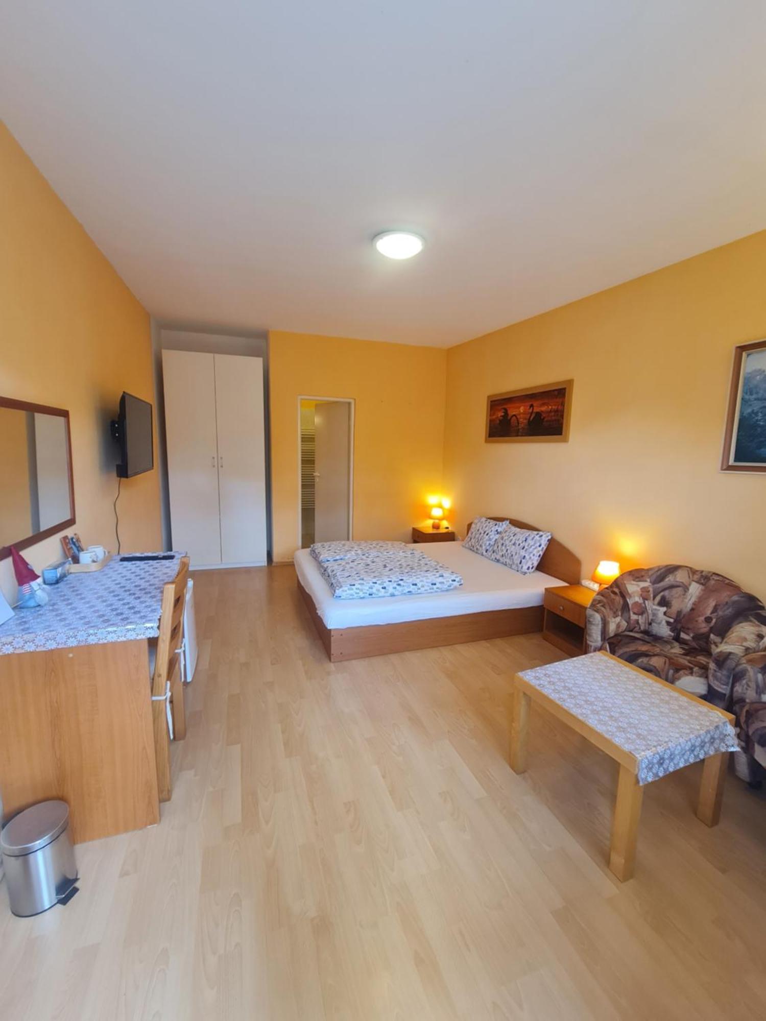 Cozy Room With Garden In Bratislava Extérieur photo