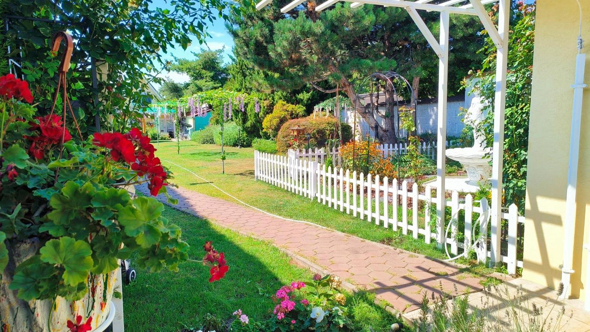 Cozy Room With Garden In Bratislava Extérieur photo