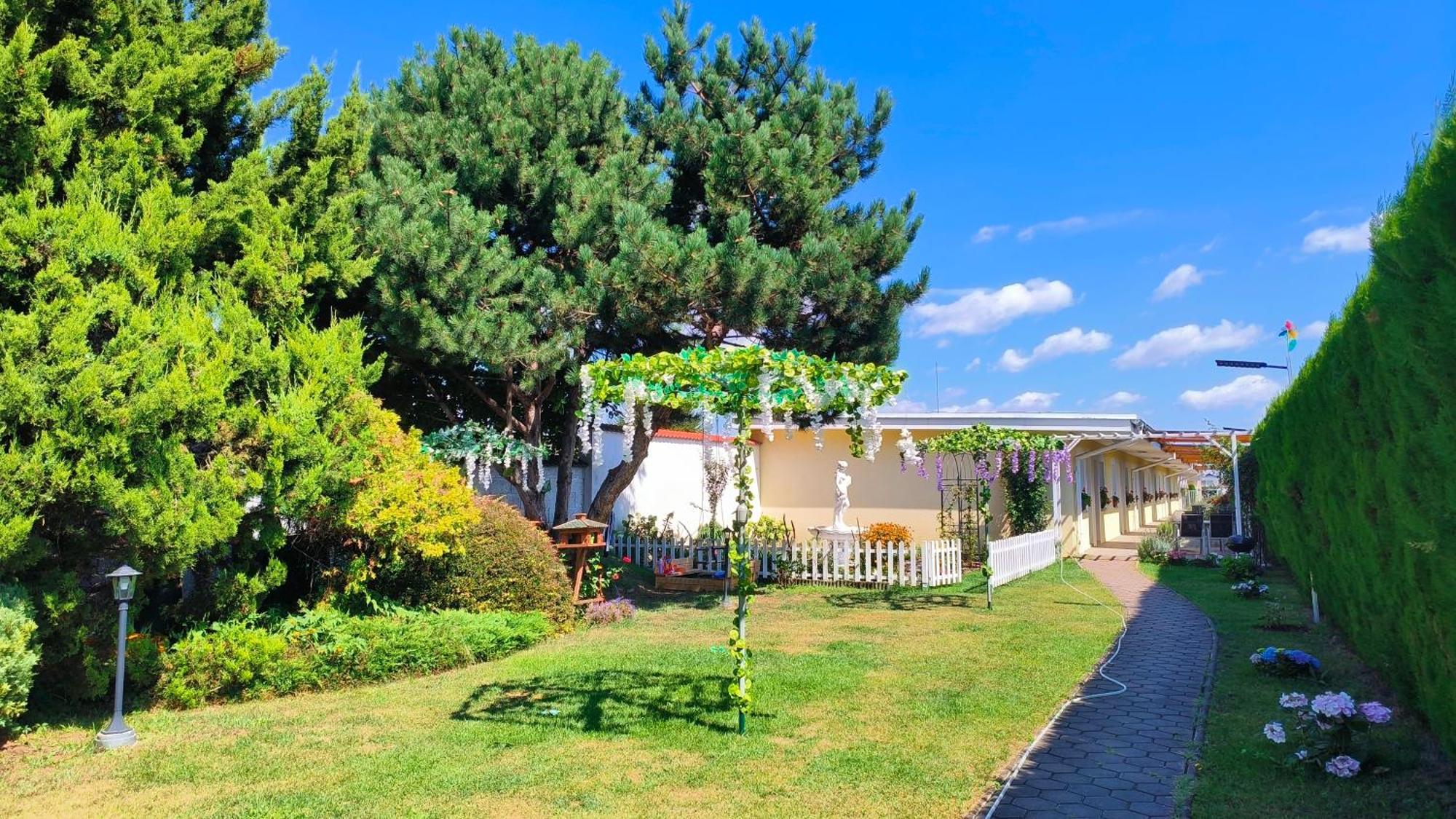 Cozy Room With Garden In Bratislava Extérieur photo